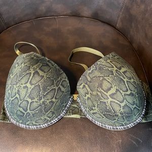 XOXO Green Full Support Foam cups   Underwire Bra Adjust. Silky Straps Size 38D